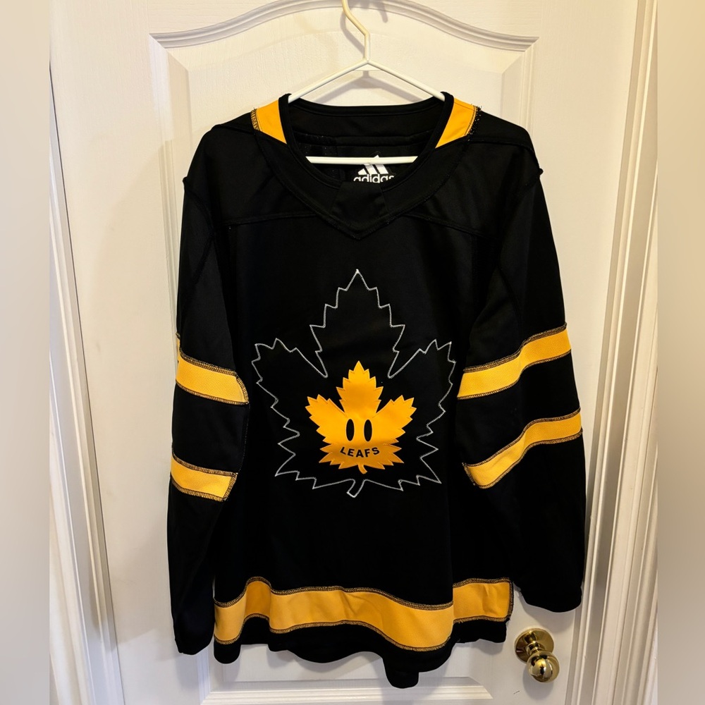 MAPLE LEAFS X DREWHOUSE REVERSIBLE JERSEY NEW CONDITON AND AUTHENTIC!